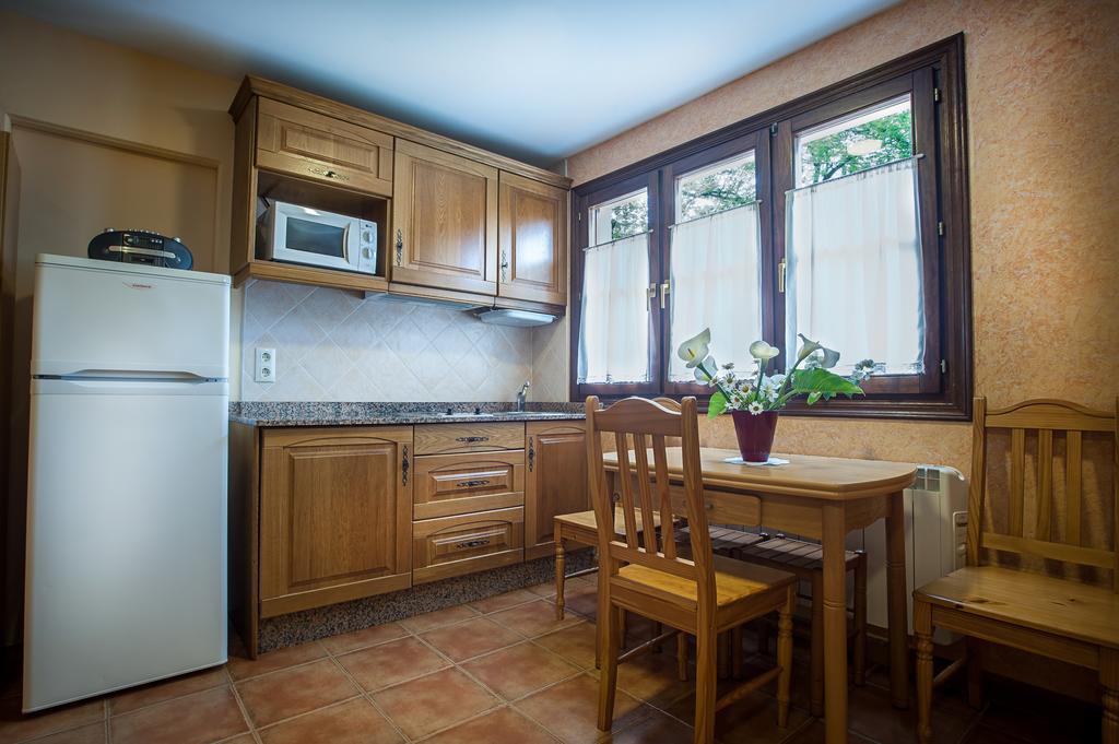 Apartamentos El Pradon De Santa Marina Parres de Llanes Zimmer foto